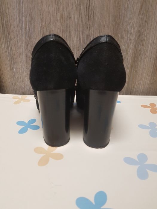 Велурени дамски обувки