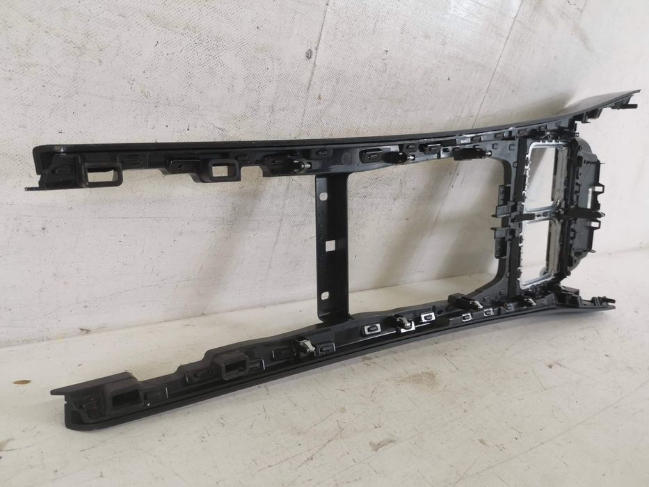 Декоративна Лента за Конзола БМВ i7 G70 Оригинална в Добро Състояние /