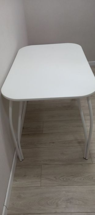 Продам кухонный стол.