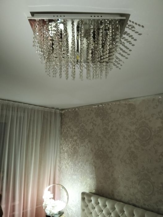 Продам красивую люстру
