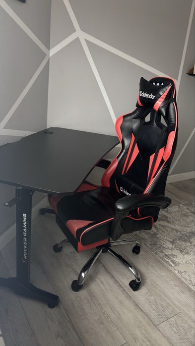 продается стол с креслом игровой и можно для учебы