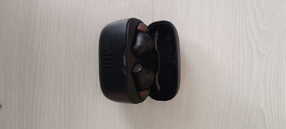 vand casti negre jbl