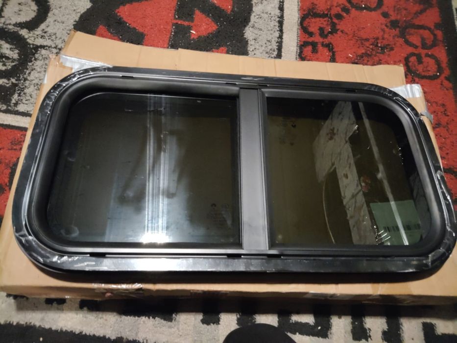 Geam glisant laterale pentru rulote cu plasa de țăndări  60x 30 cm nou