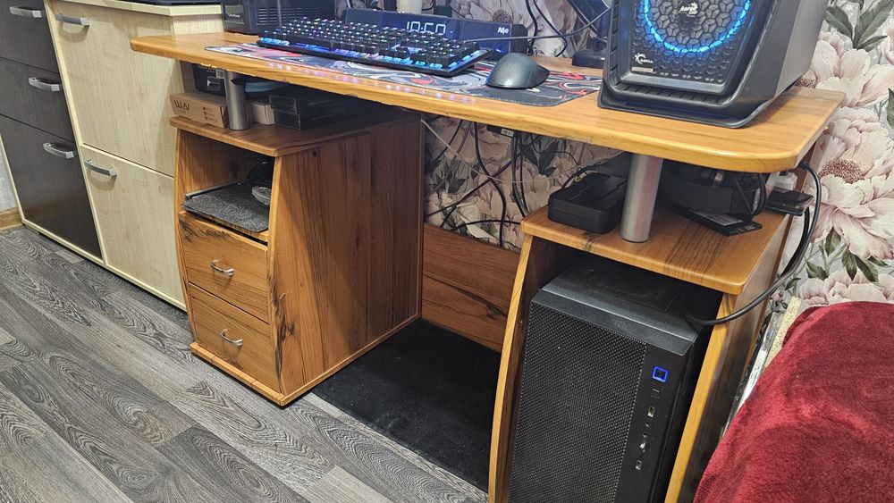 Компьютерный стол