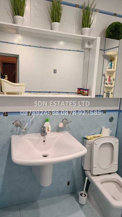 Продава напълно обзаведен етаж от къща в с. Бузовград