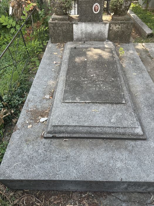 Vand loc de veci in Cimitirul Bellu