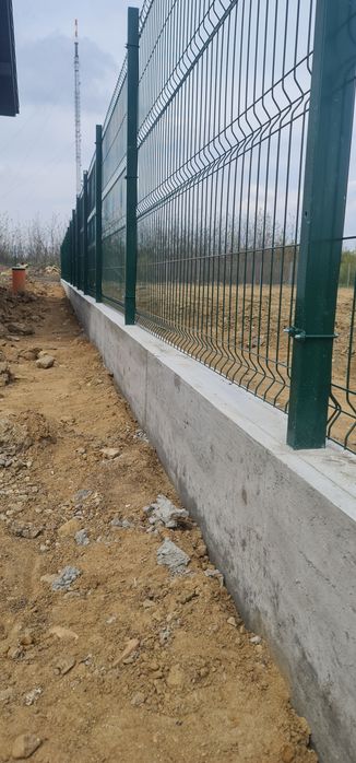 Executam garduri plasa bordurata, 
bolțari, cărămidă aparentă, placi.