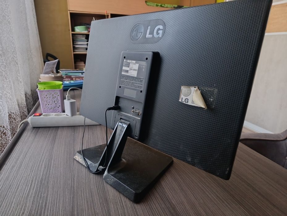 Монитор LG Flatron E2242С
