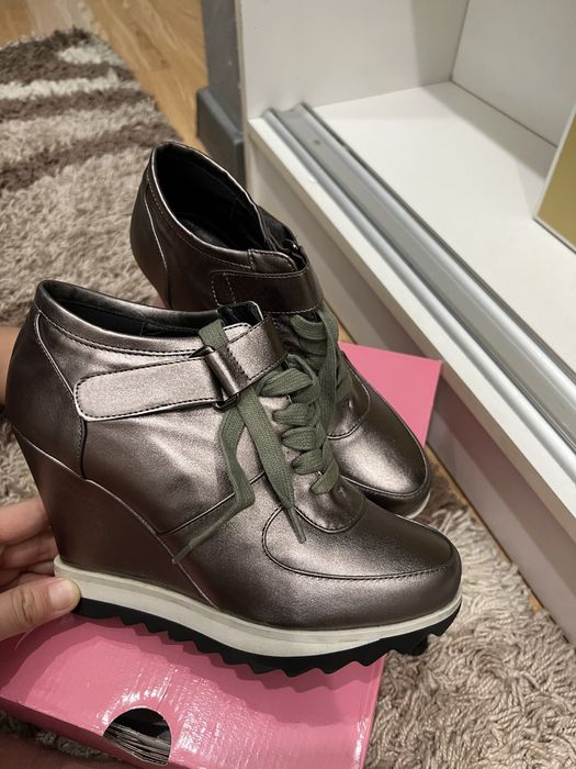 Женская обувь