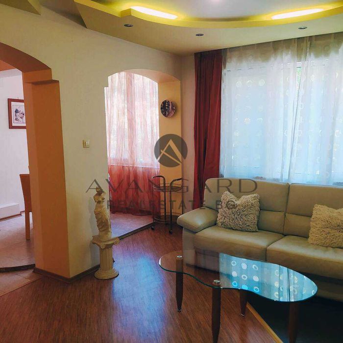 Продава се Тристаен апартамент в Пловдив, Тракия - 120 кв.м за 2057 €/кв.м - Снимка #1