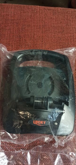 Продавам стойка за сонар Lucky