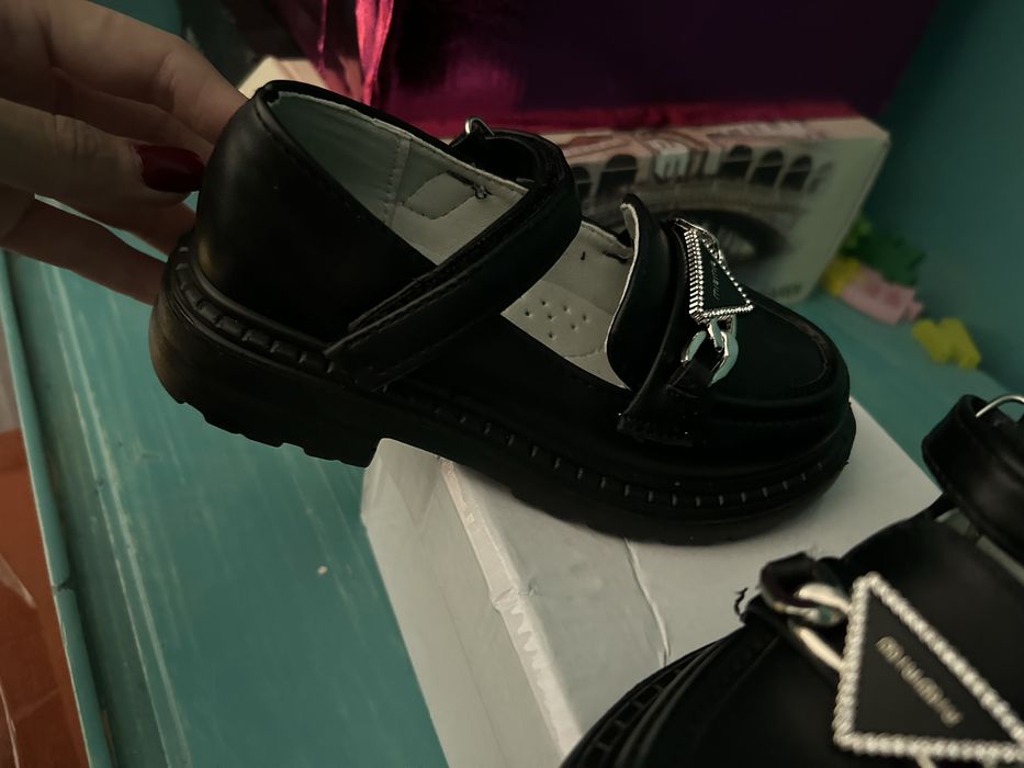 Продаю детскую туфлю.