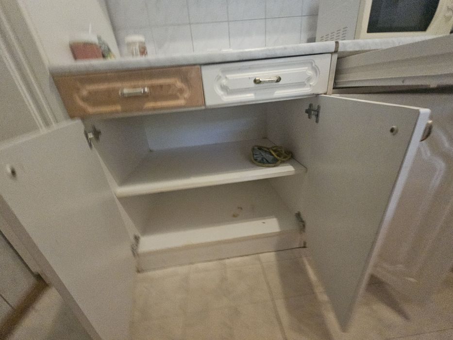 Кухонный гарнитур (б/у) в классическом стиле
