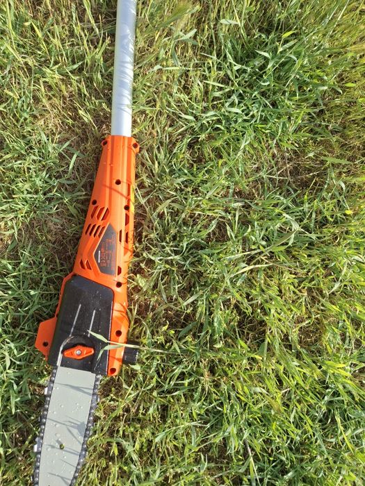Fierastrau telescopic pentru crengi