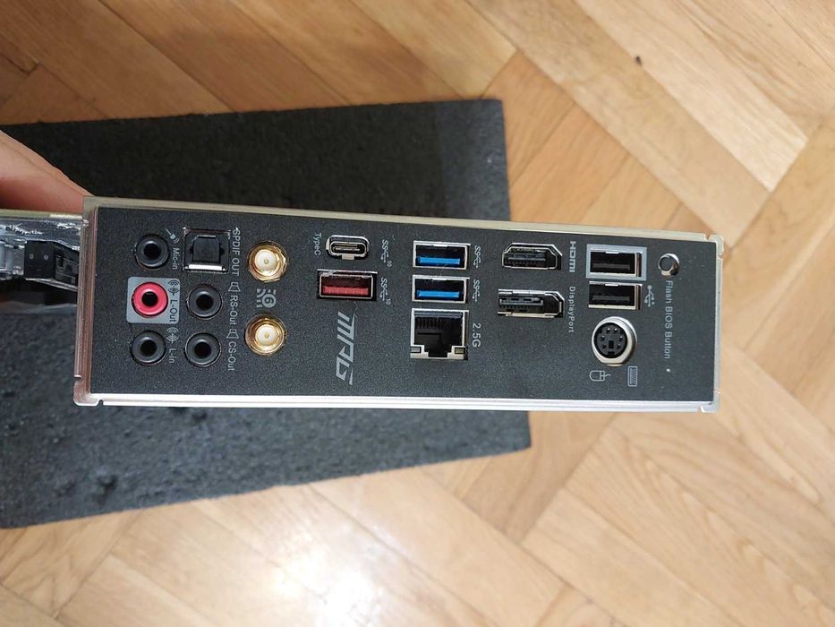 AMD Ryzen 5 5600X + MSI B550 Gaming Edge Wi-Fi