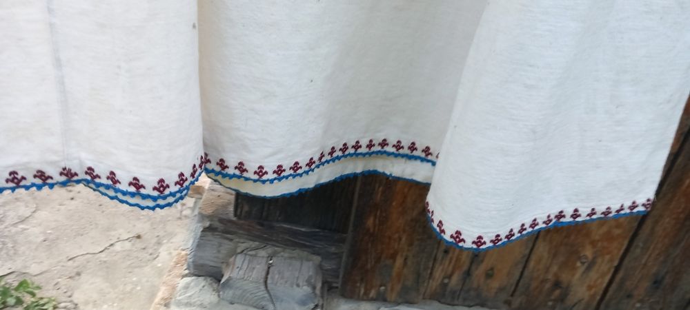 Продавам стари автентични носии женски