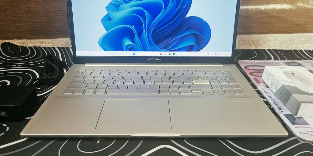 Asus VivoBook Go15 ssd512,ozu8 11 Gen!