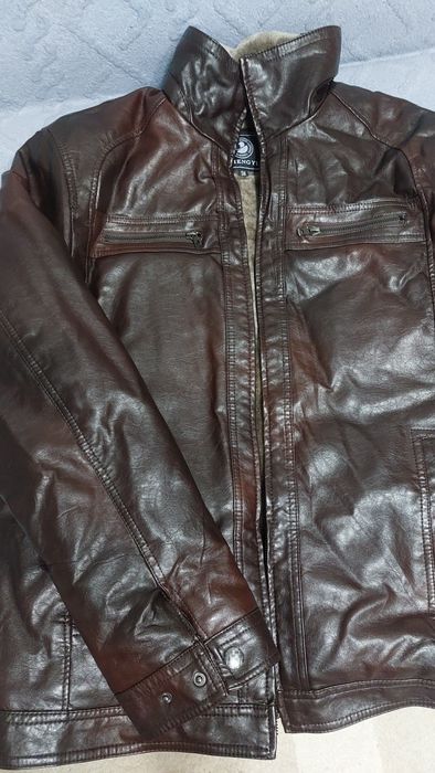 Куртка под кожу  новая.