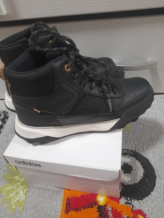 Маратонки и кецове момиче