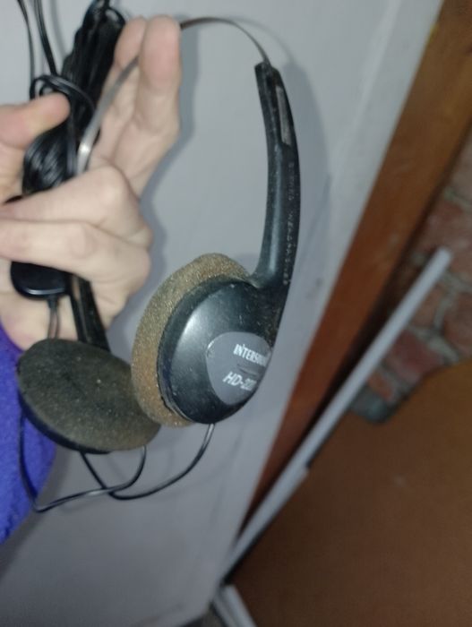 Căști cu fir lung și potentiometru