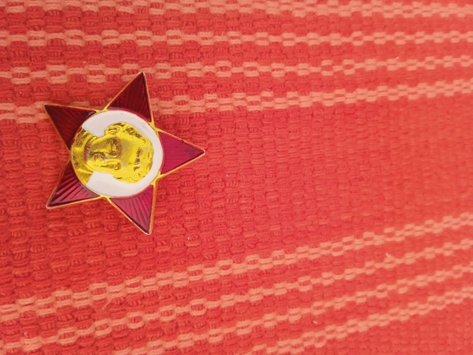 Продам значки для коллекций