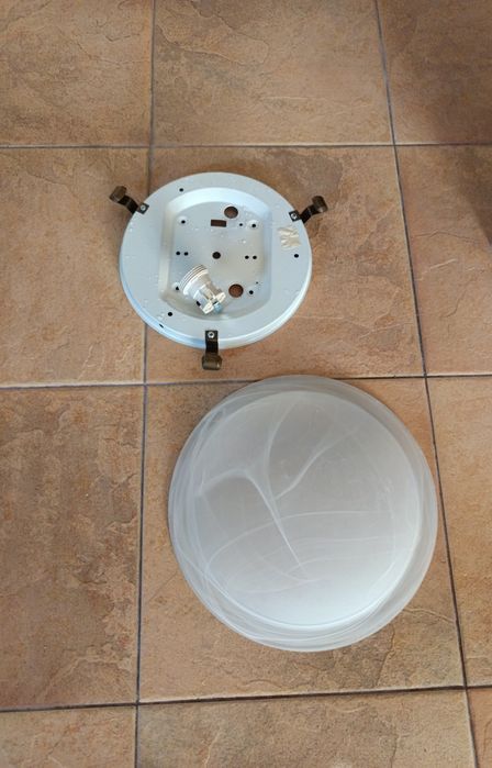 Vând plafoniere cu soclu de ceramică