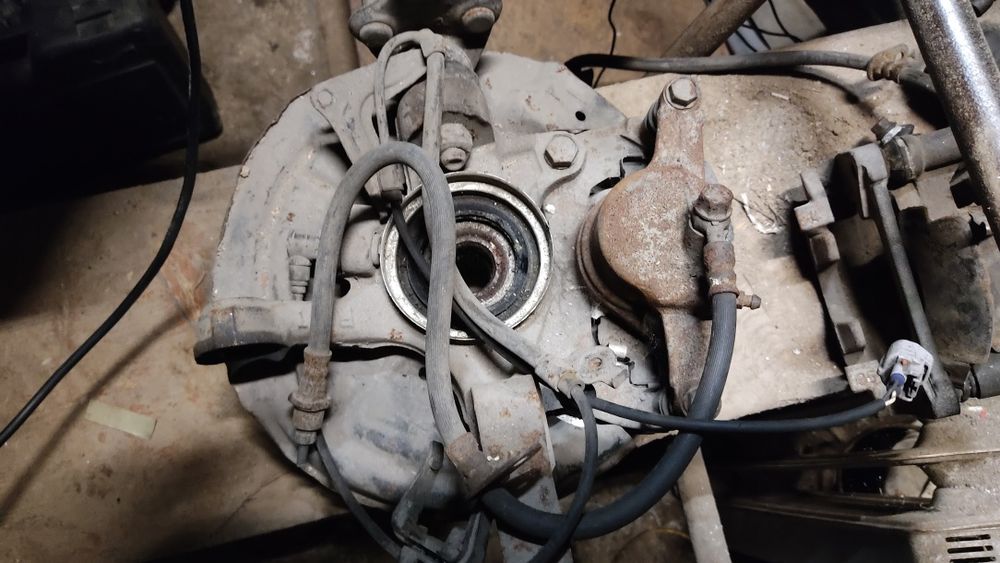 Запчасти на Тойота калдина.