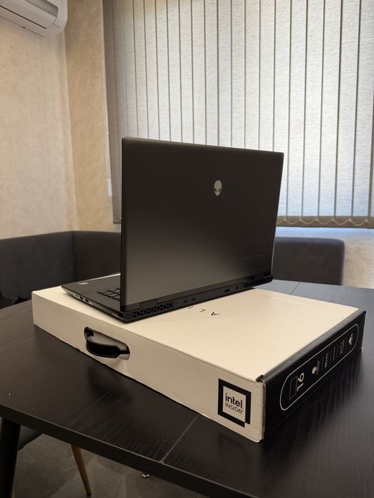 Alienware m16 r2 | Intel Ultra 9 | Nvidia 4070 8GB | 32 GB | 1 TB ssd