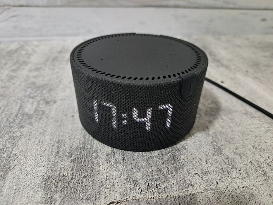 Продам яндекс станцию Алиса мини с часами (идеал)