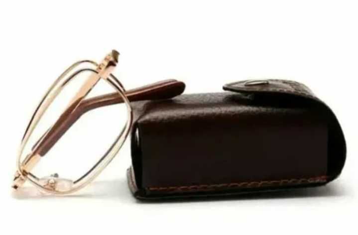 Очки складные с чехлом.