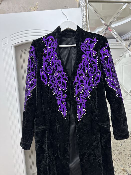 Қазақша шапан сатылады, жақсы жағдайда.