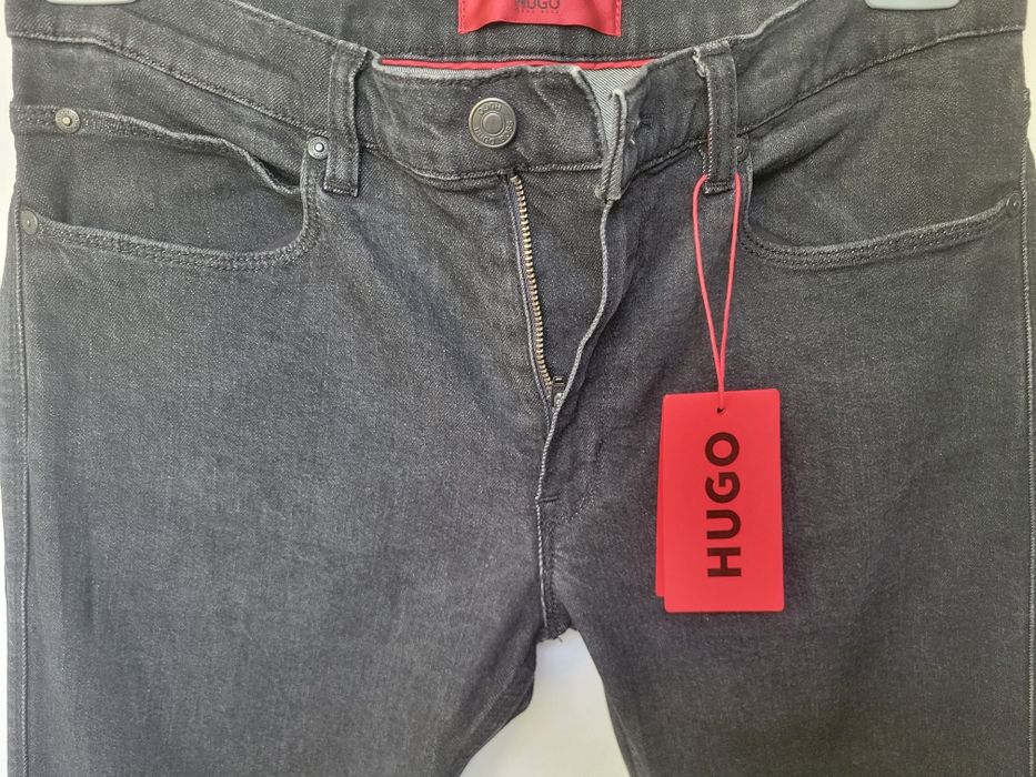 Blugi noi cu eticheta Hugo Boss marimea 32 da merg la S