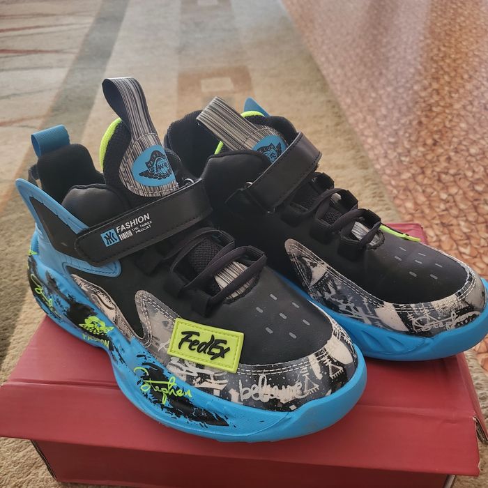 Кроссовки новые на мальчика