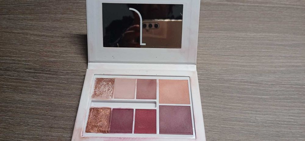 Лимитирана Палитра Seven7een-СЕНКИ 6 Цвята+РУЖ 2 Цвята