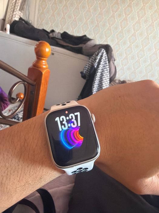 Apple Watch Series 8, 44 мм?,   всё работает.