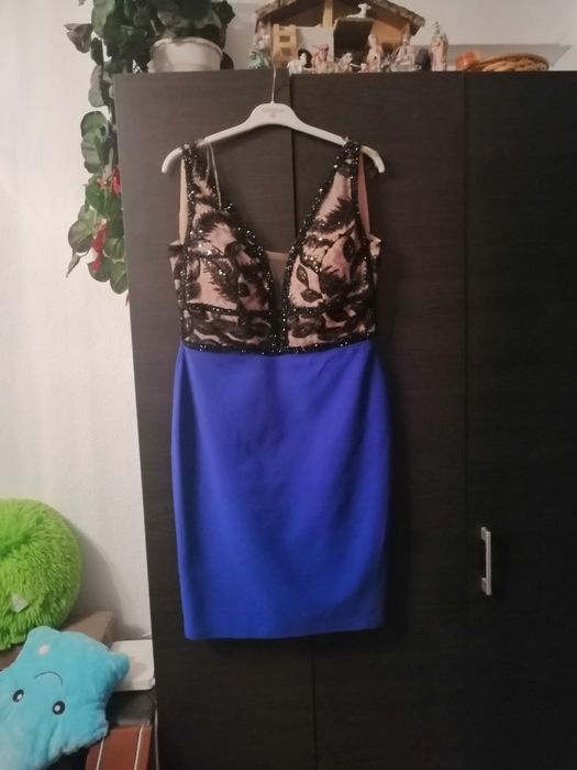 Vând rochii de seara