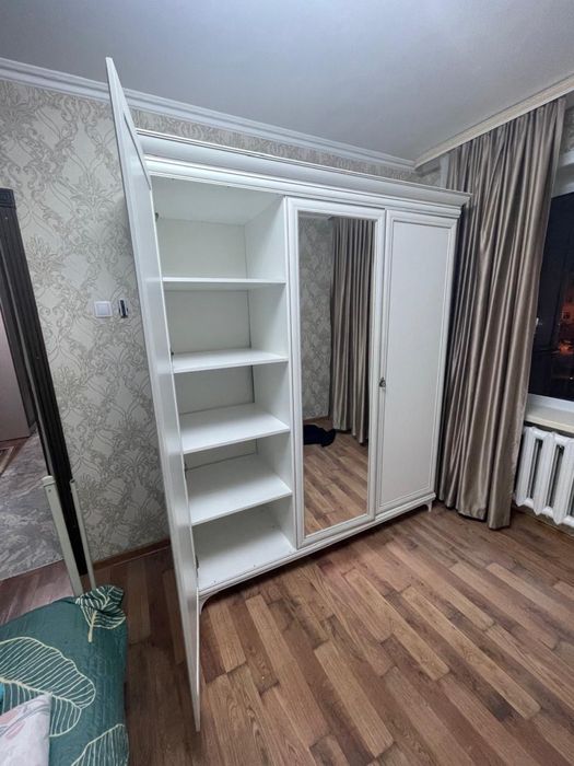 Спальный гарнитур с матрасом продается.