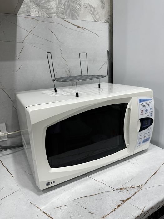 Микроволновка LG с функцией приготовления блюд