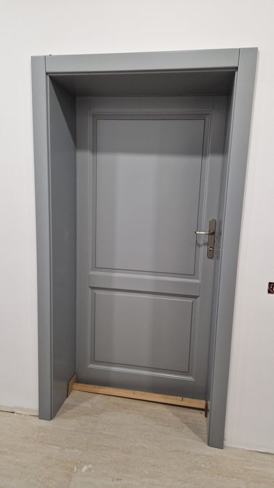 Usi de interior la comandă