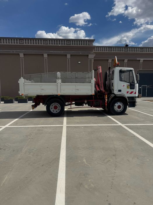Basculanta Iveco cu macara 15 T
