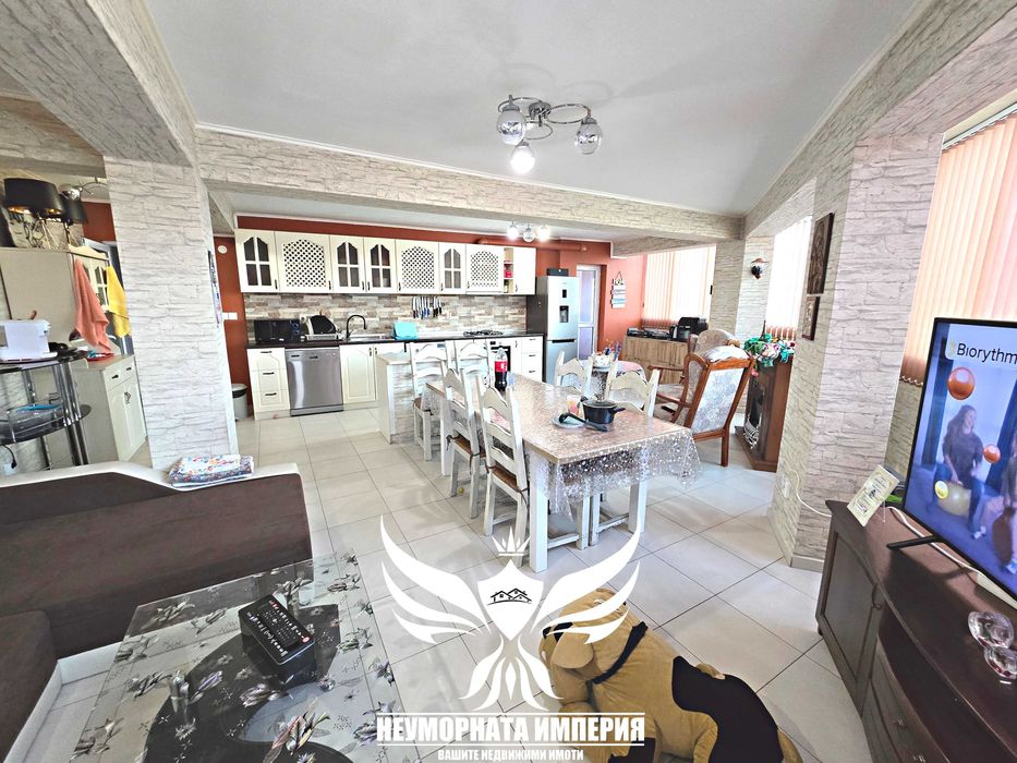 Продавам тристаен апартамент 115кв.м. 4ет. в гр.Асеновград до Пазара