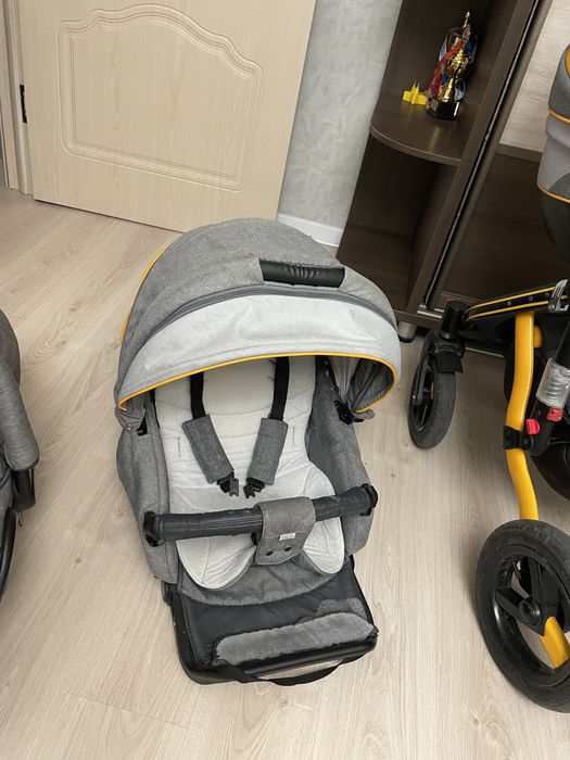 Продам коляску 3 в 1