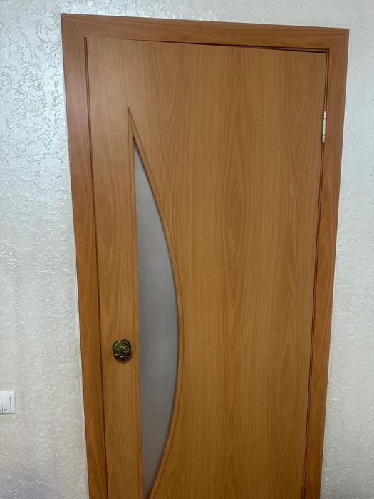 Продам 6 дверей.