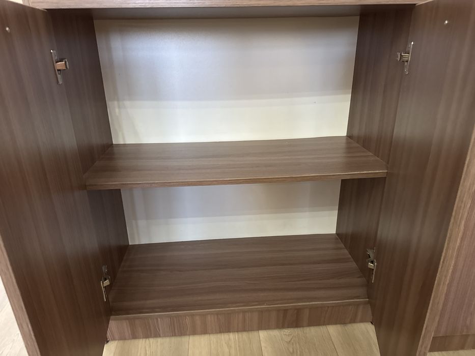 Продам Книжный шкаф