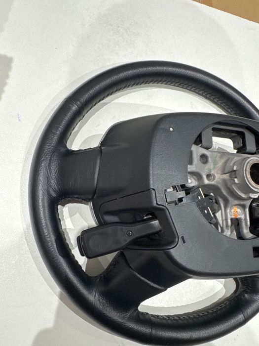 Toyota Prius кожен волан Тойота Приус