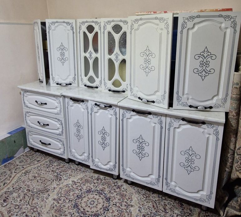 Продам Кухонный  гарнитур
