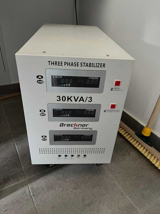 Stabilizator trifazat
