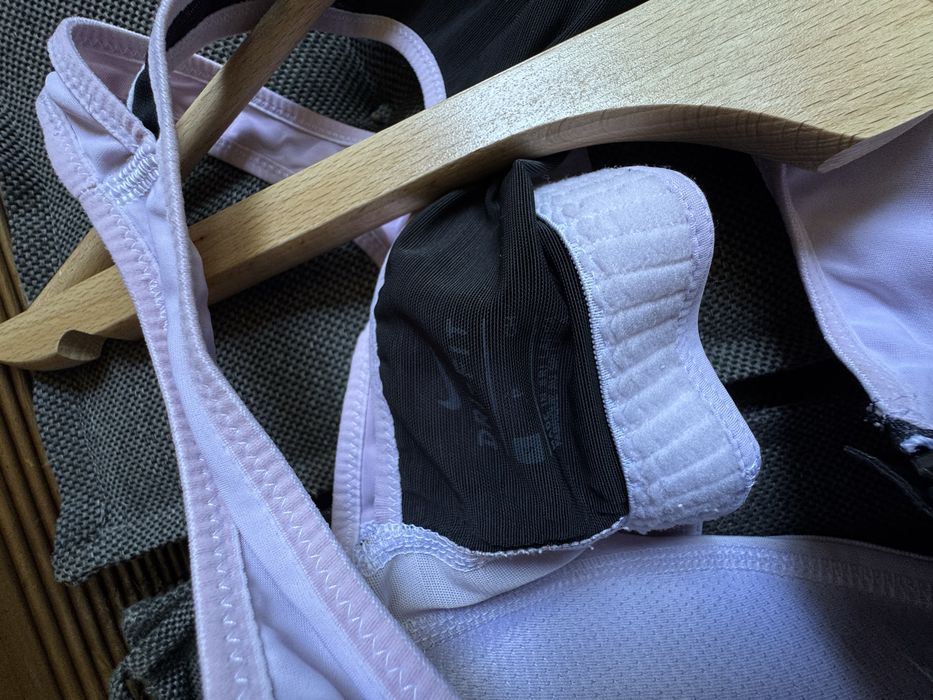 спортен сутиен Nike SHAPE ZIP BRA