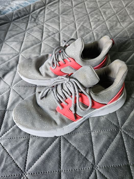Сет Nike  3бр , подарък 2бр.маратонки