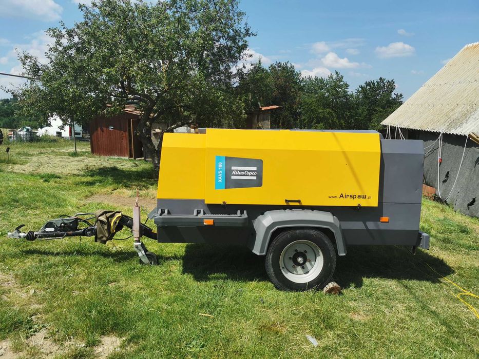 De vanzare compresorul Atlas Copco XAHS 365 MD,  cu motor Mercedes și bloc compresor cu șurub. Presiune de lucru 12-14 bari cu debit de 22,0 m³/min.